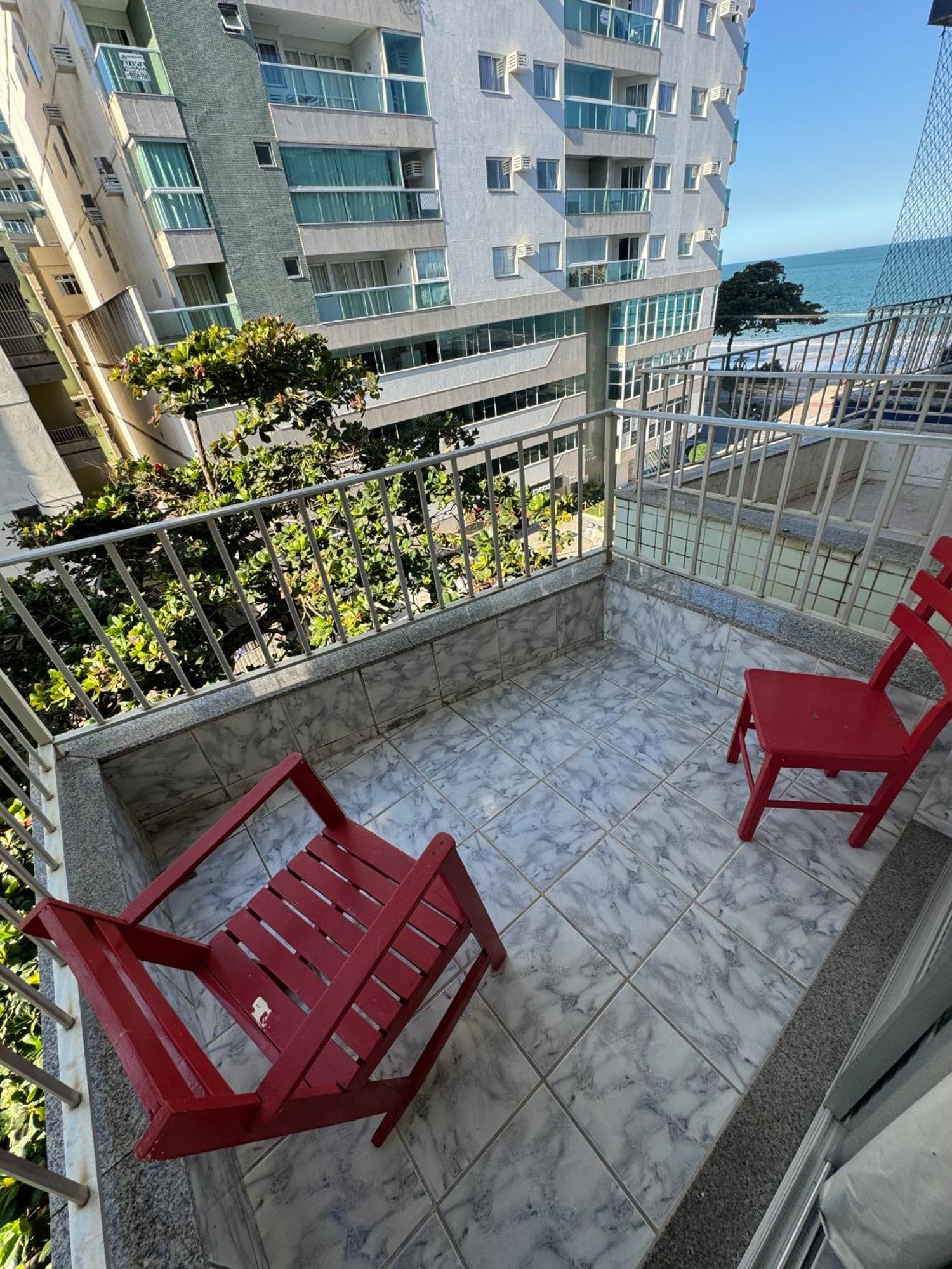 Apartamento Vista Mar 209 - 2 Quartos - Praia Do Morro - Predio Frente Mar - Varanda Com Vista Mar - Elevador - Atravessou A Avenida, Ja Esta Na Praia - Com Garagem - Internet 瓜拉派瑞 外观 照片